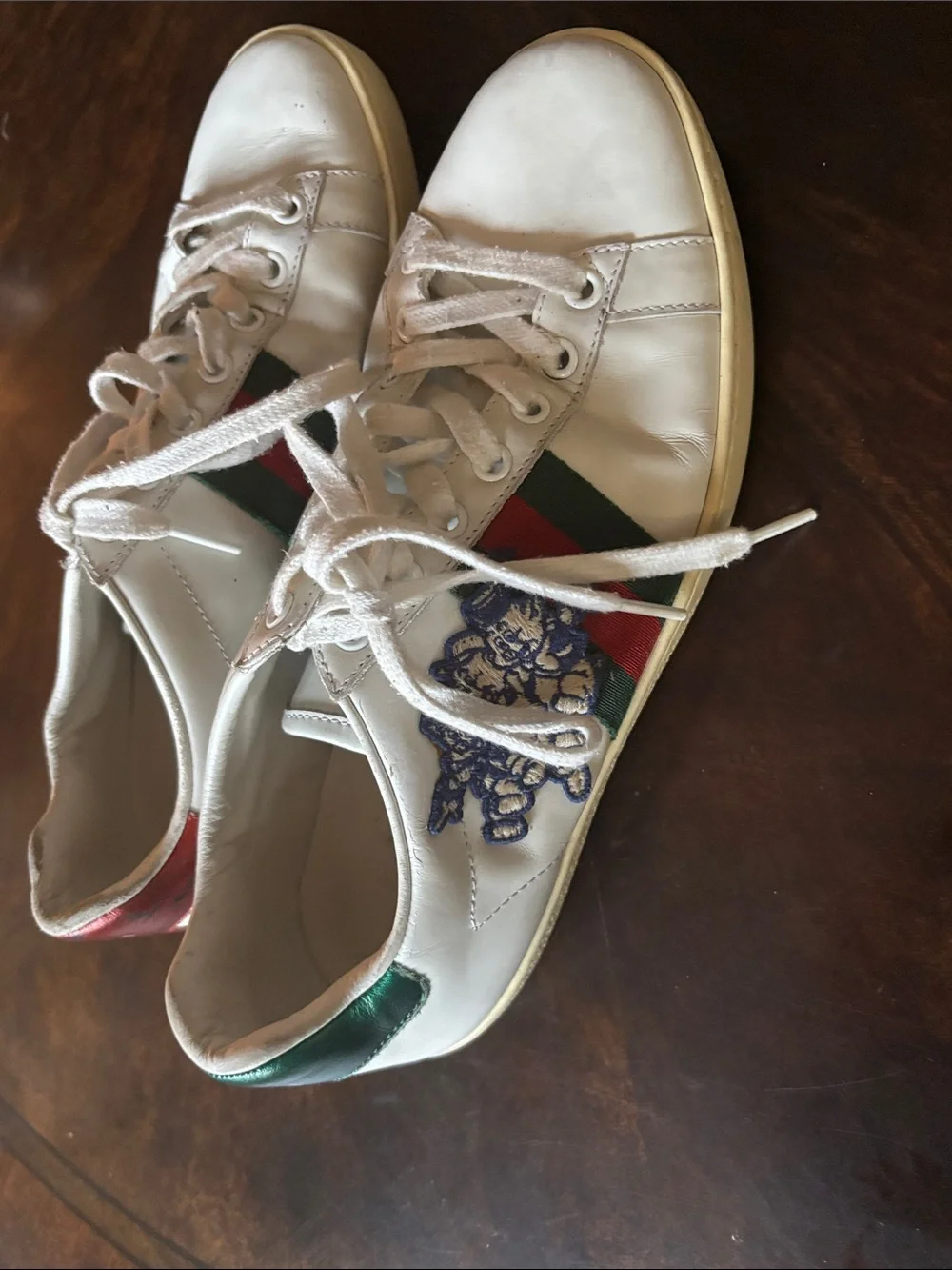Gucci White Leather Sneakers with Green and Red Stripe